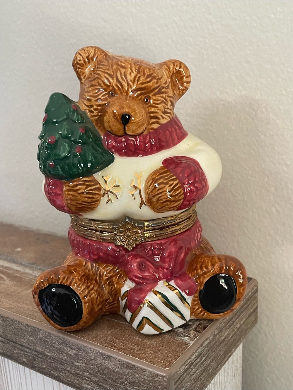 Vintage 1998 Charter Club Winter Garland Christmas Teddy Bear Hinged Trinket Box